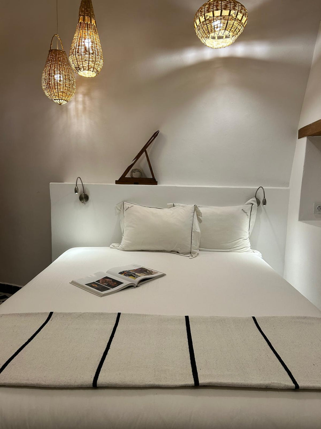 Mallorca Bliss 001 - White & Black
