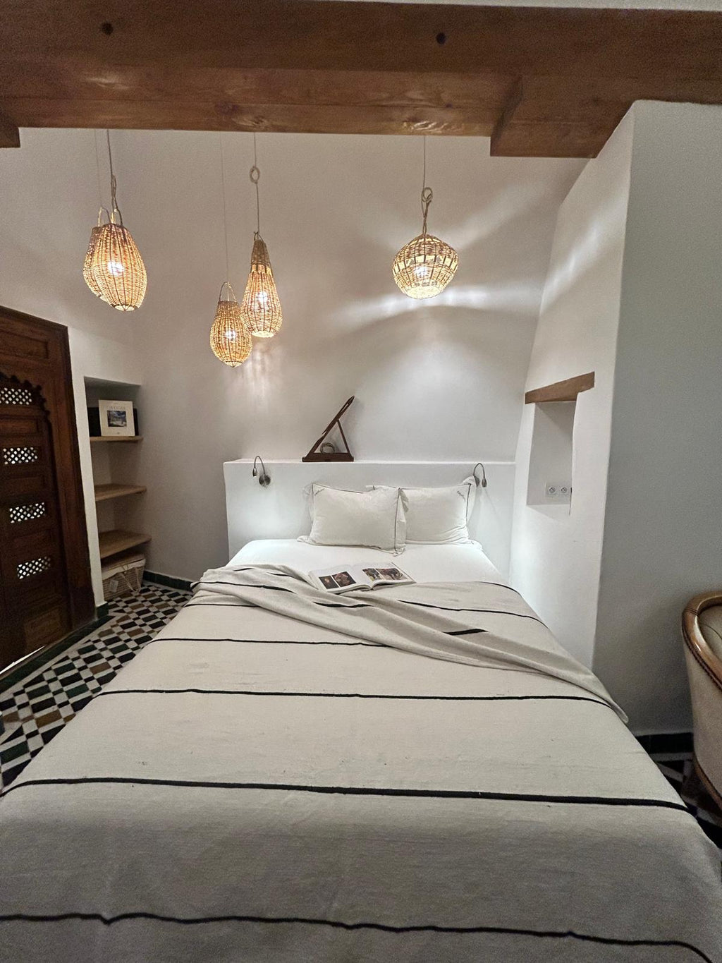 Mallorca Bliss 001 - White & Black